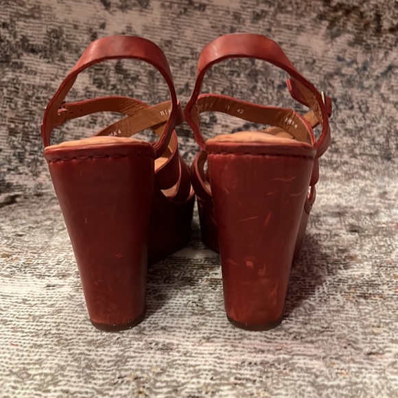 Never worn wedge sandal - Picture 6 of 7